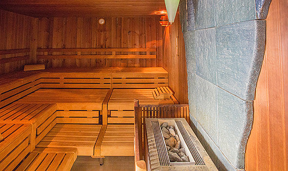 Blick in die Finnische Sauna des Alllwetterbads